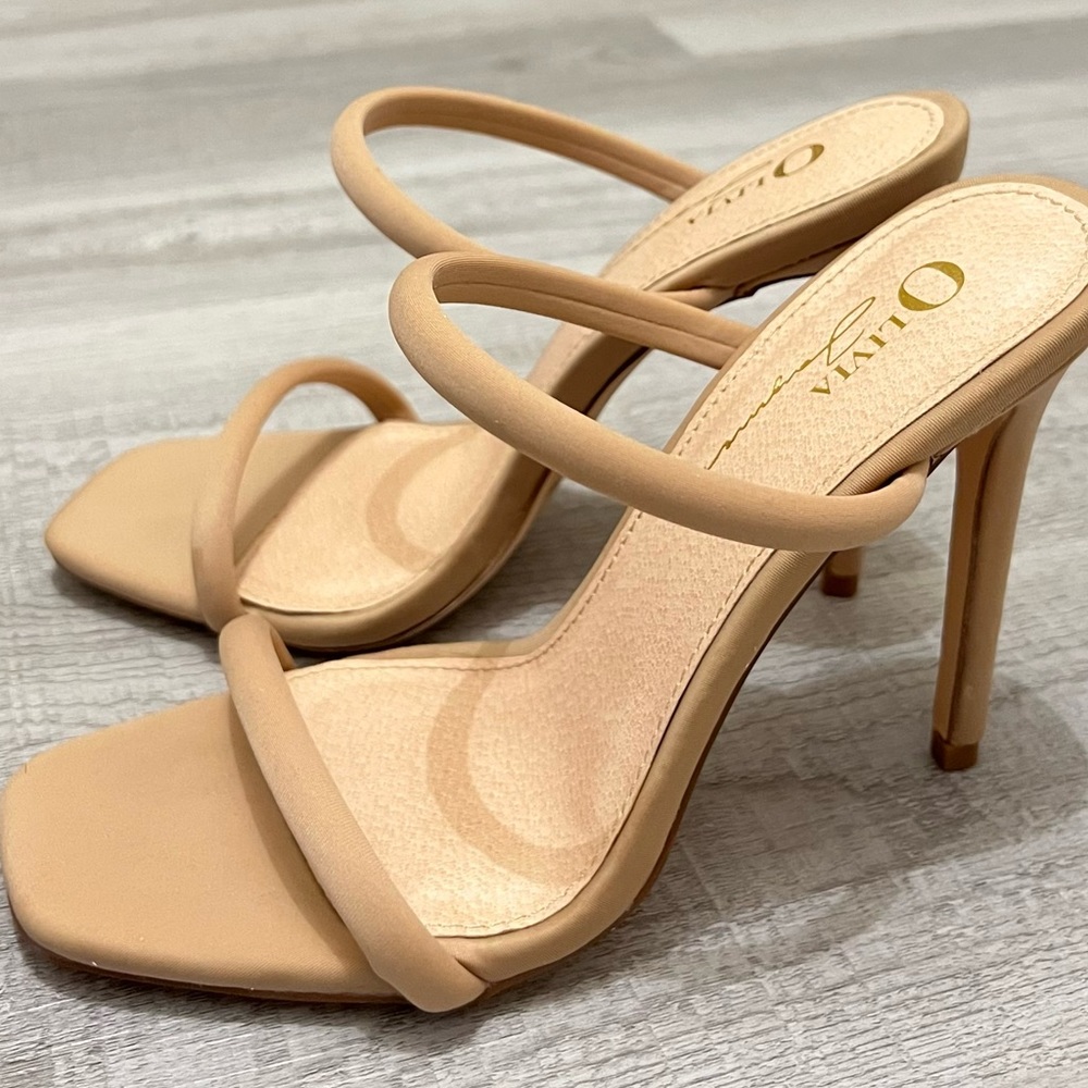 Olivia brand size 7 nude/tan heels